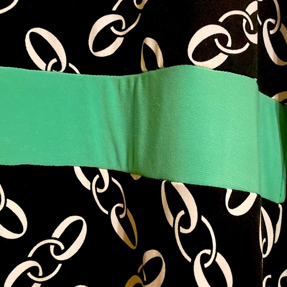 Studio black dress with white link print green waistband - Picture 3 of 4